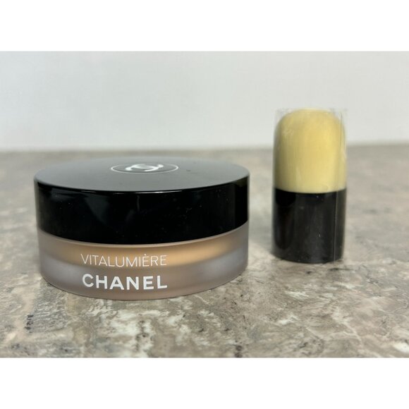 CHANEL Vitalumière Loose Powder Foundation with Mini Kabuki Brush #30 - New - Picture 2 of 8